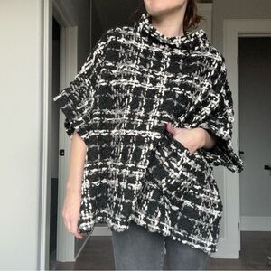 Coco + Carmen One Size Oversizeed Poncho Sweater Black and White